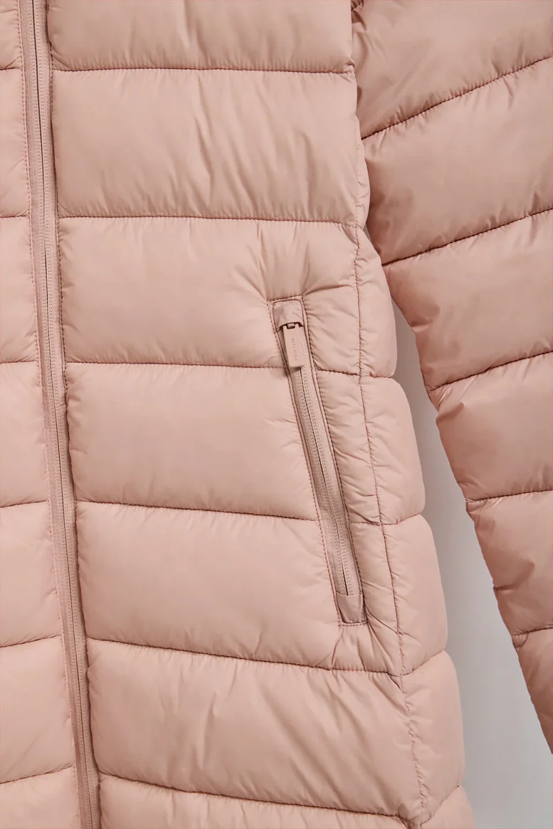 Abrigo Suzette ultralight rosa palo con parche Rigby Go - Imagen 9